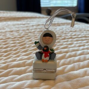 Hallmark Frosty Friends 2002 Club Edition Eskimo and Penguin Trinket Box